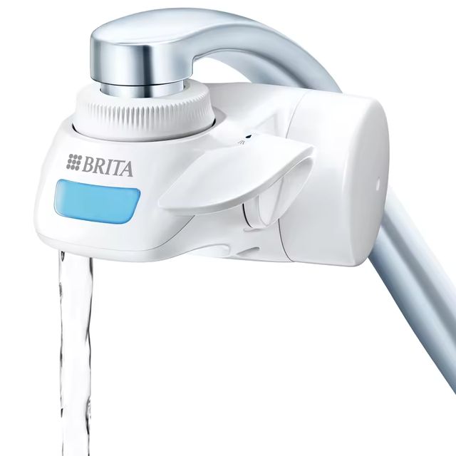 Imagen de la oferta: BRITA Sistema de Filtración On Tap Pro V-MF | Grifo con Filtro de Agua Incluye 1 Cartucho | Filtra hasta 600L | Elimina el 99,99 % de bacterias, cloro y microplásticos | Conserva minerales esenciales | Pantalla LCD con indicador de vida útil