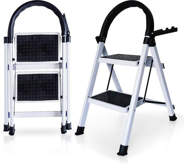 Imagen de la oferta: Escalera Plegable de 2, 3 y 4 Peldaños con Soporte Adicional y Mango Antideslizante | Ladder Multifuncional Antideslizante | Ligera, portátil y Segura para Todo Tipo de Tareas (2 Peldaños)