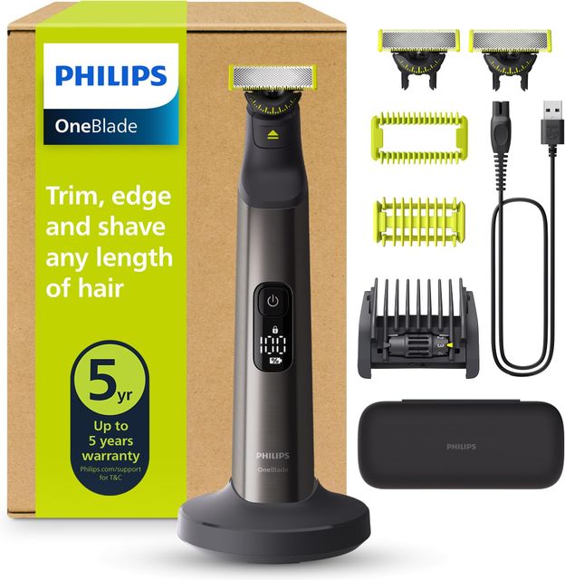 Imagen de la oferta: Philips OneBlade Pro 360 Barbero, afeitadora y recortadora eléctrica facial y corporal, 3 cuchillas 360º, peine de 20 longitudes, kit corporal, soporte de carga, estuche de viaje, Negro, QP6652/35